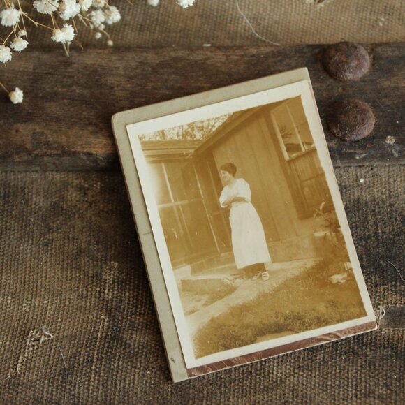 Vintage 1910s Photograph, Edwardian Photo Smiling Woman, Antique Black And White - Picture 1 of 10